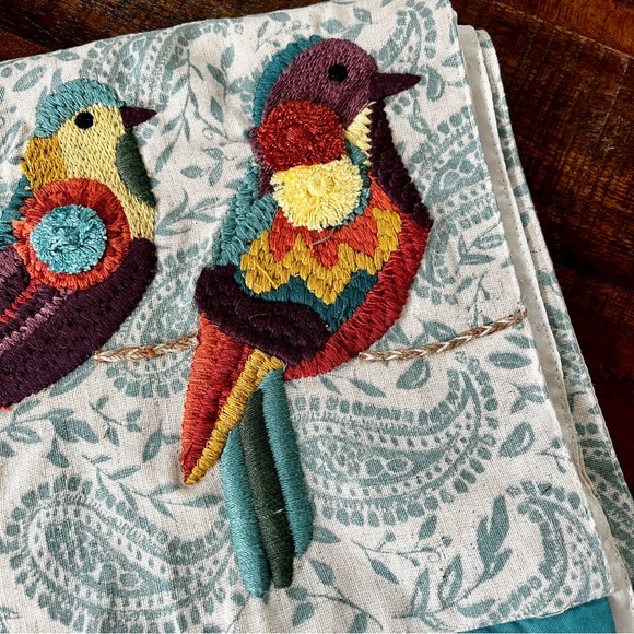 Pier 1 Table/Dresser Runner with Paisley Pattern and Embroidered Birds (13x72) - Picture 4 of 10